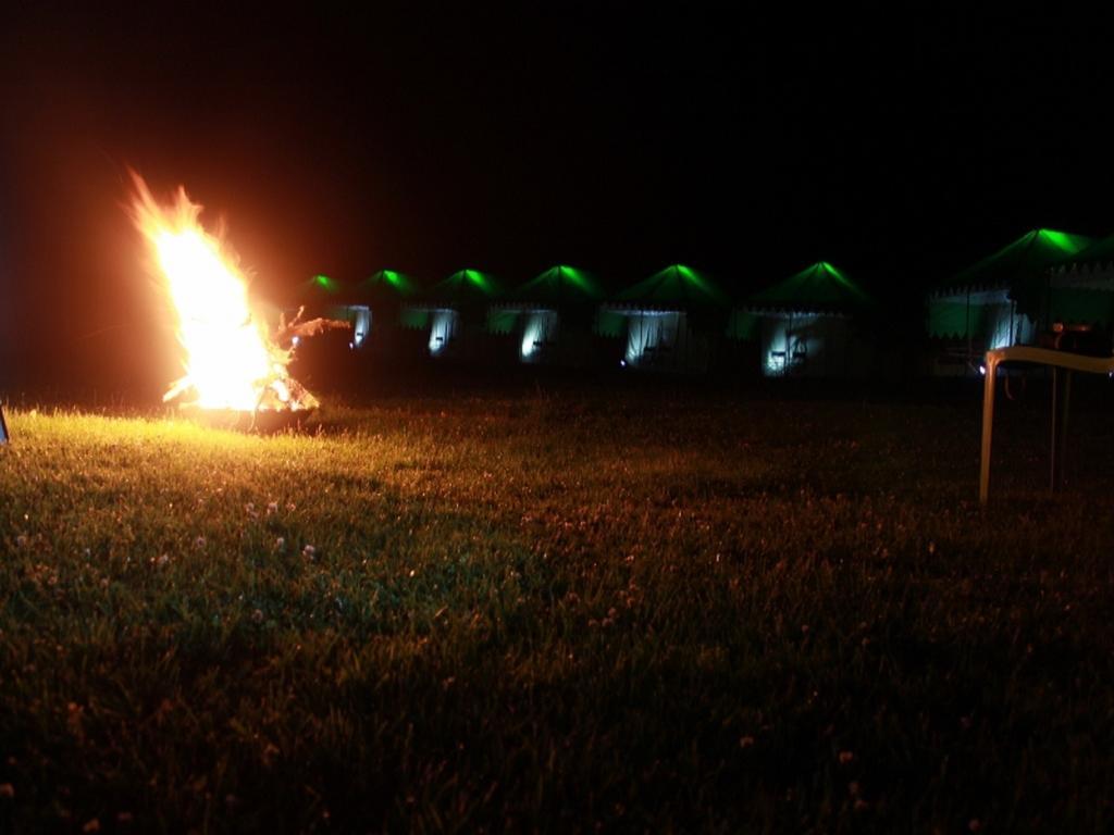 Derra Camp And Resort Jhājra Esterno foto